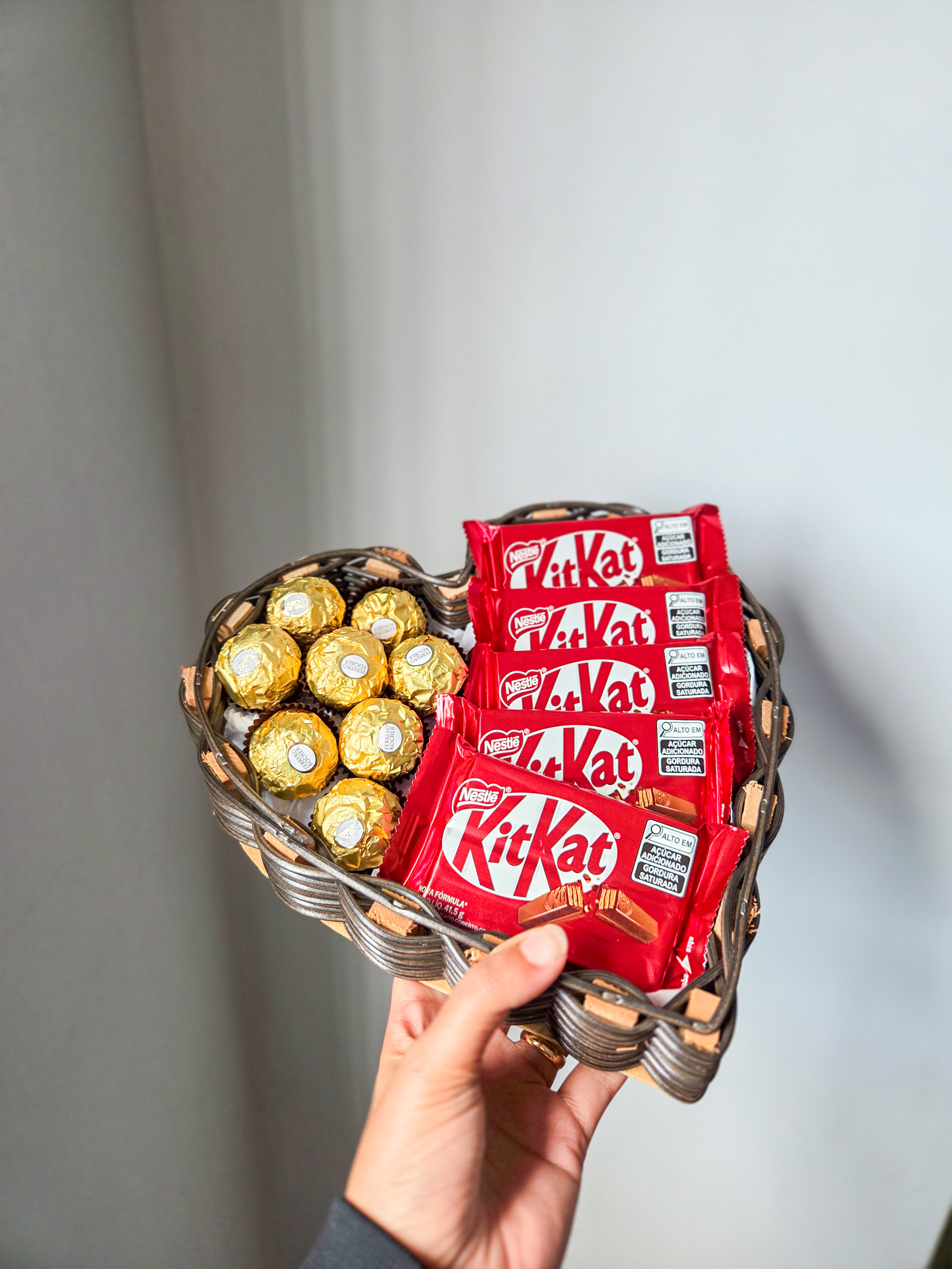 Cesta de Coração Ferrero Rocher